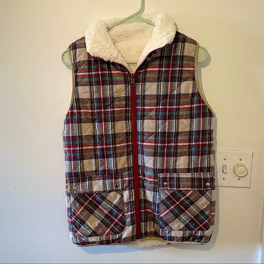 NWT Pink Lily Reversible plaid/Sherpa vest.  Size M